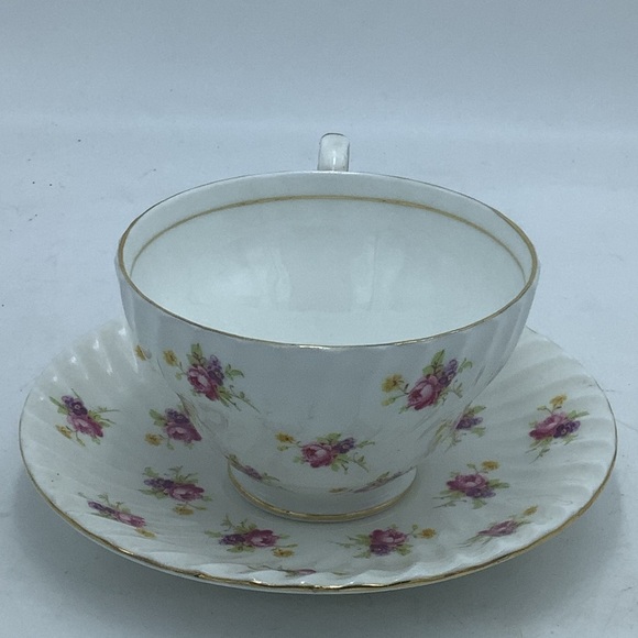 Stanley English Fine Bone China Roses Teacup and Saucer - Picture 4 of 10